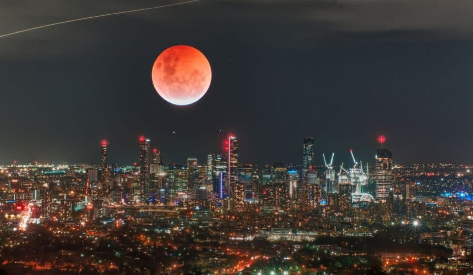 10 Epic Photos Of Last Night’s Lunar Eclipse And Blood Moon In Brisbane